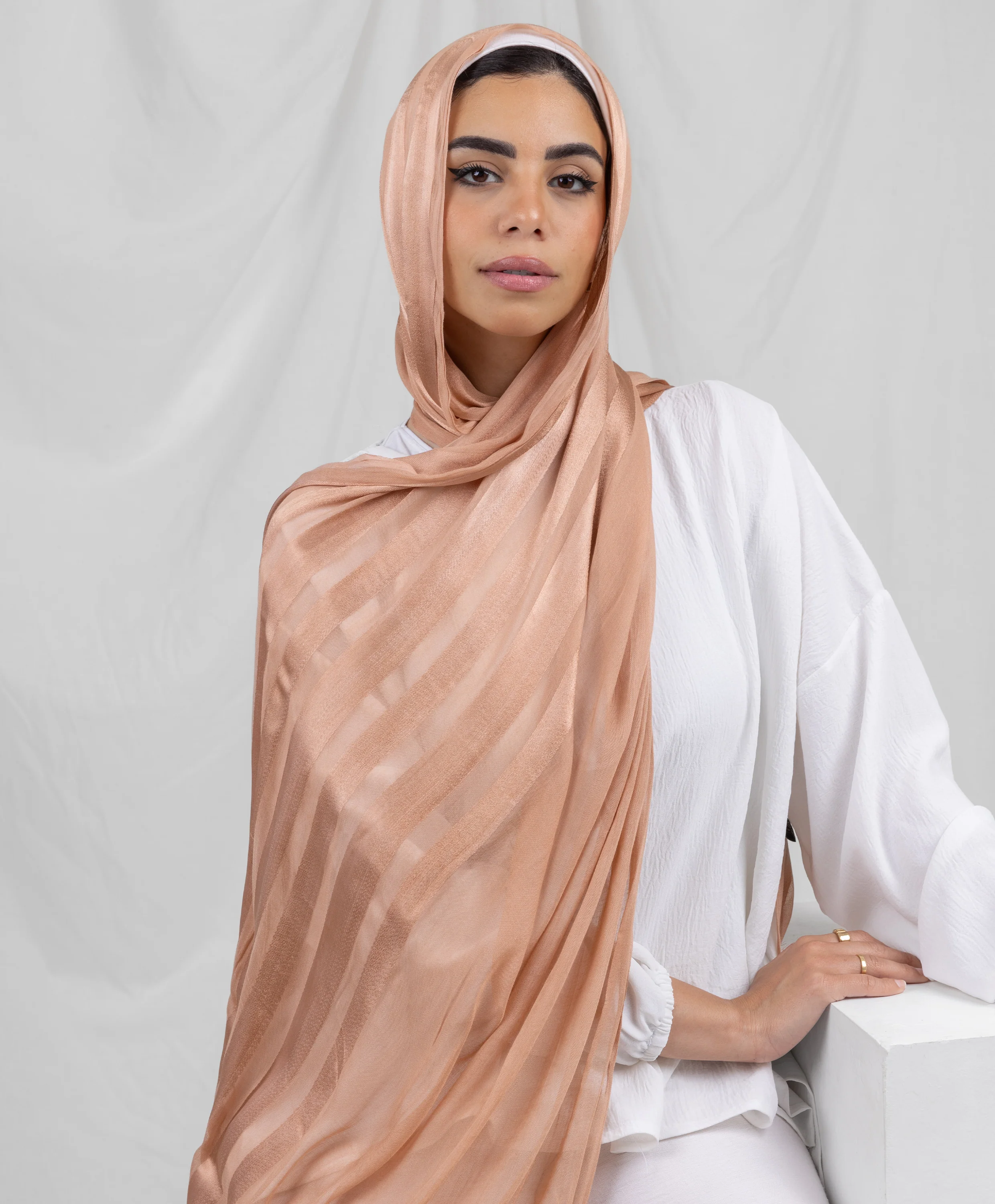 Opulent Linen Scarf - Image 10