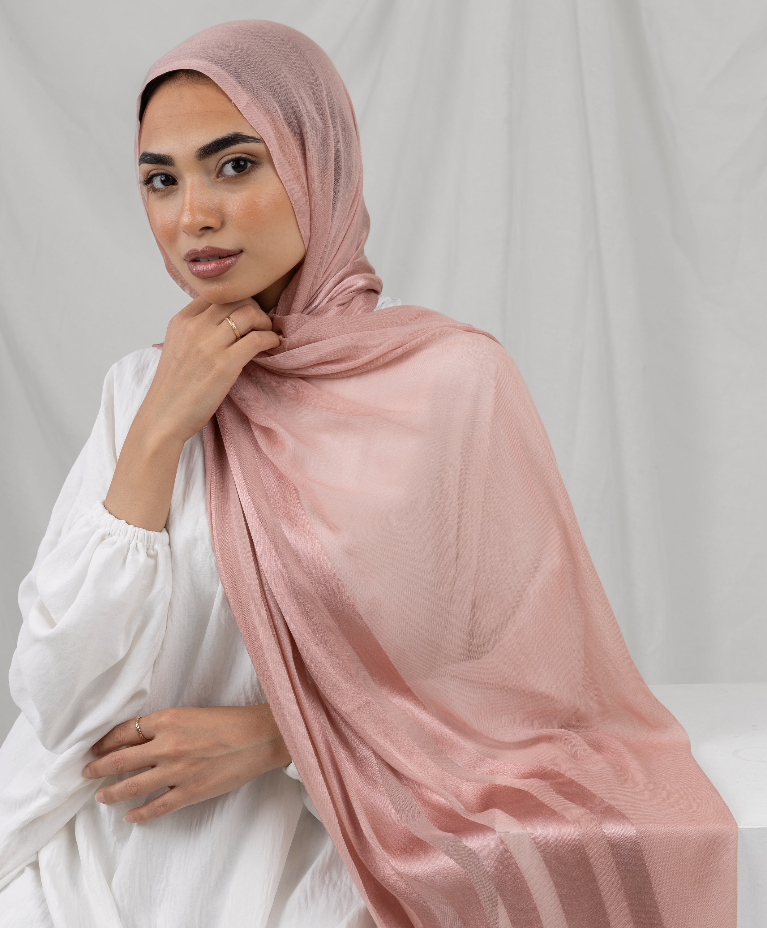 Opulent Linen Scarf - Image 14