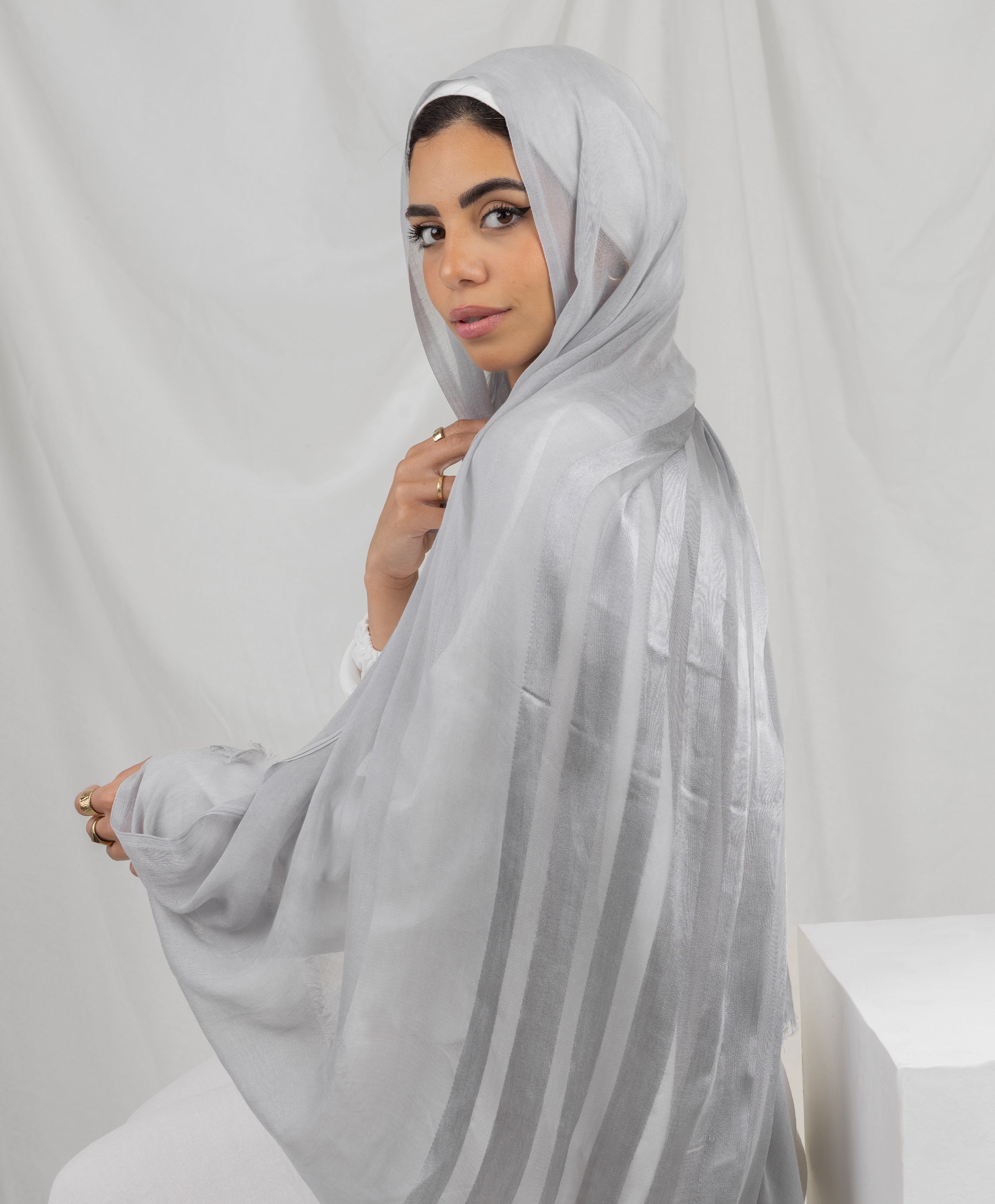 Opulent Linen Scarf - Image 18