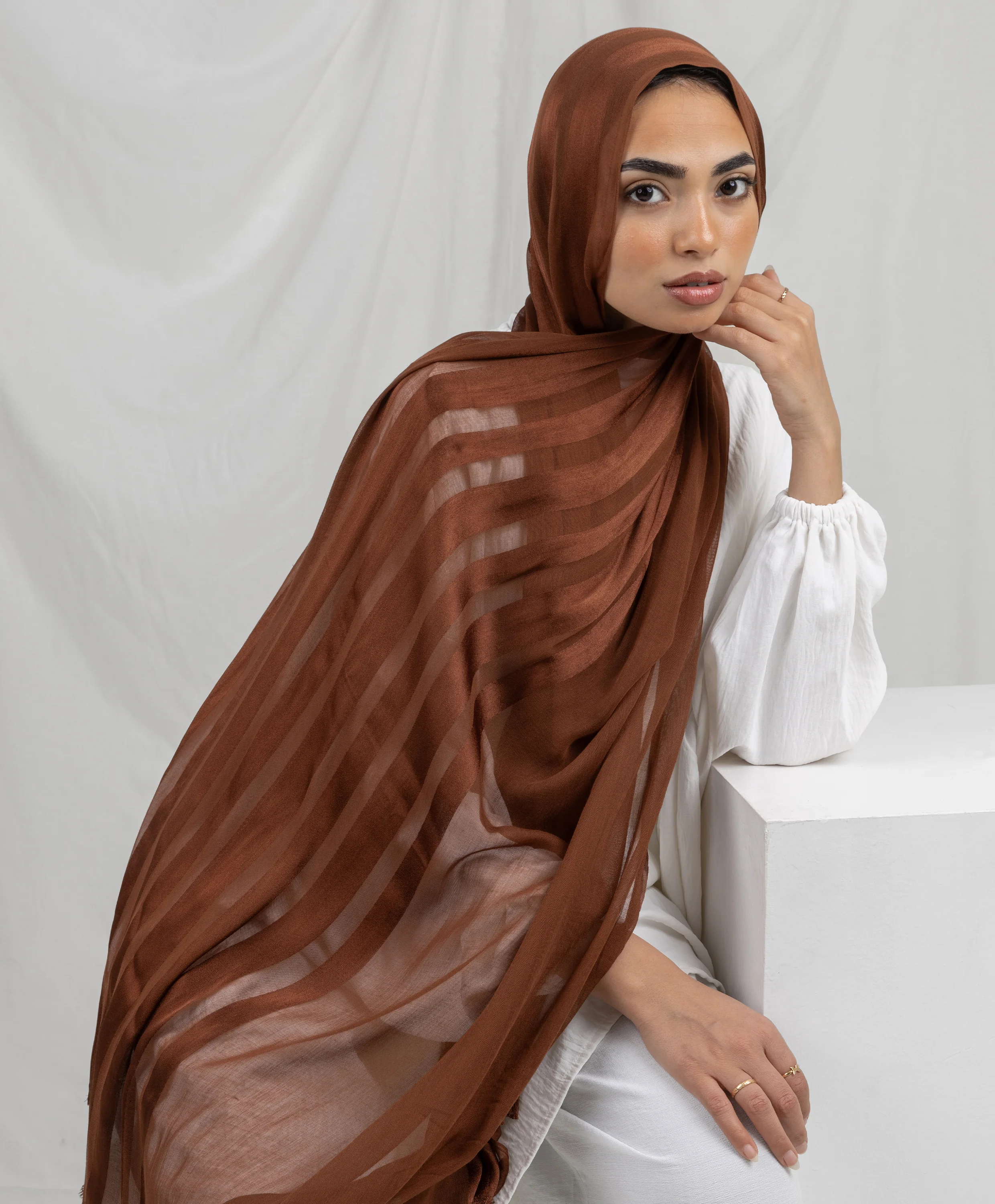 Opulent Linen Scarf - Image 20