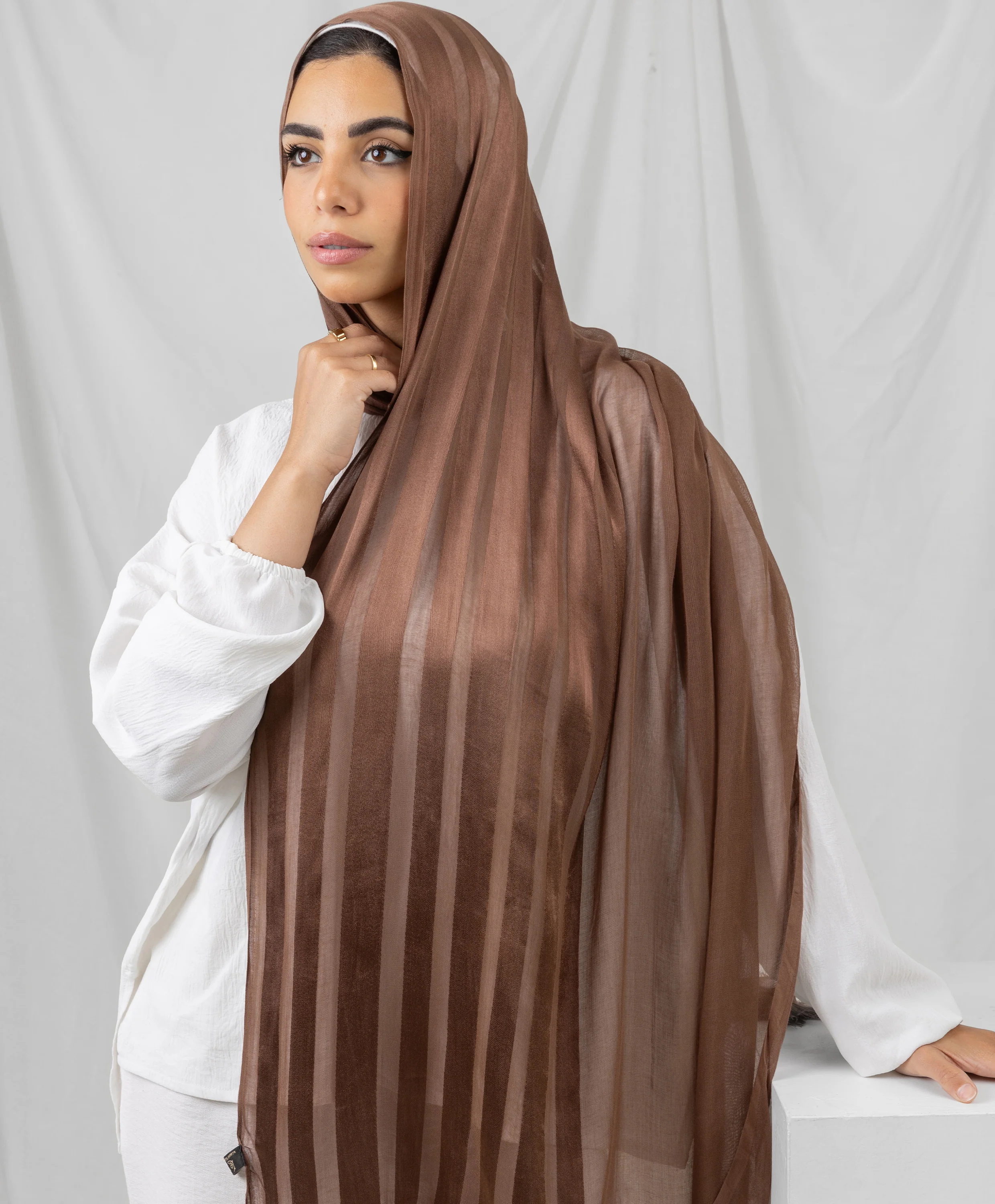 Opulent Linen Scarf - Image 21