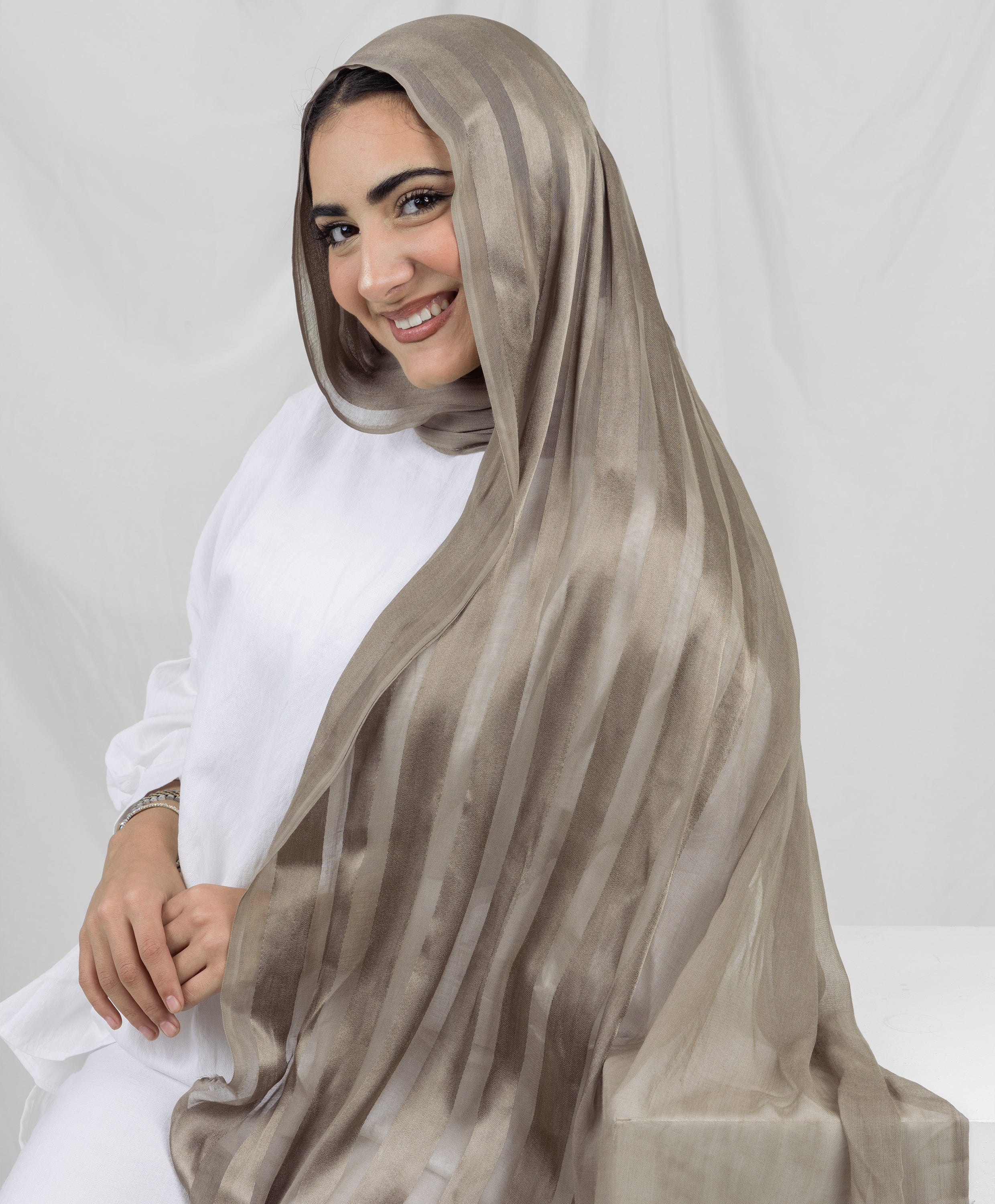 Opulent Linen Scarf - Image 23