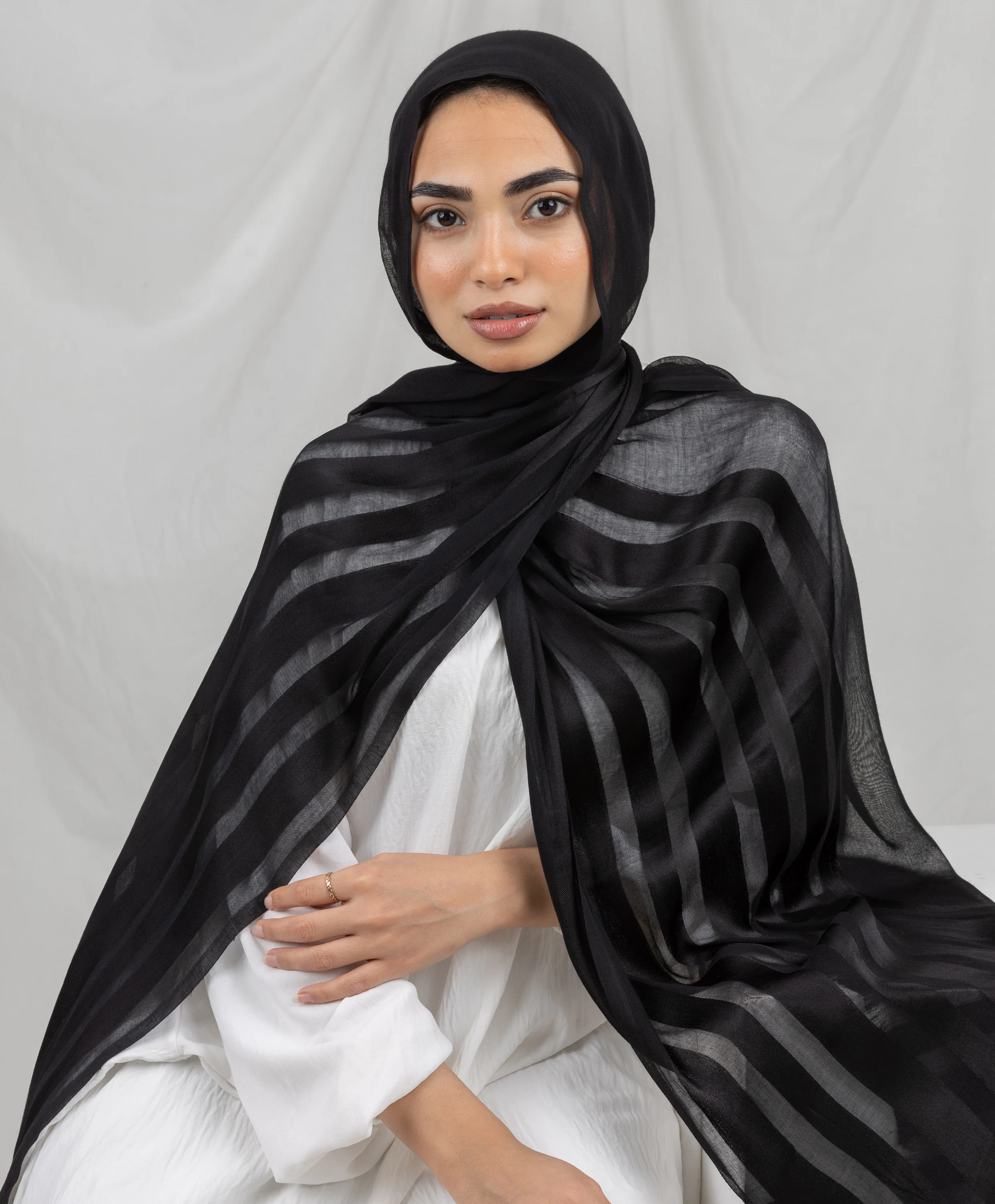 Opulent Linen Scarf - Image 24