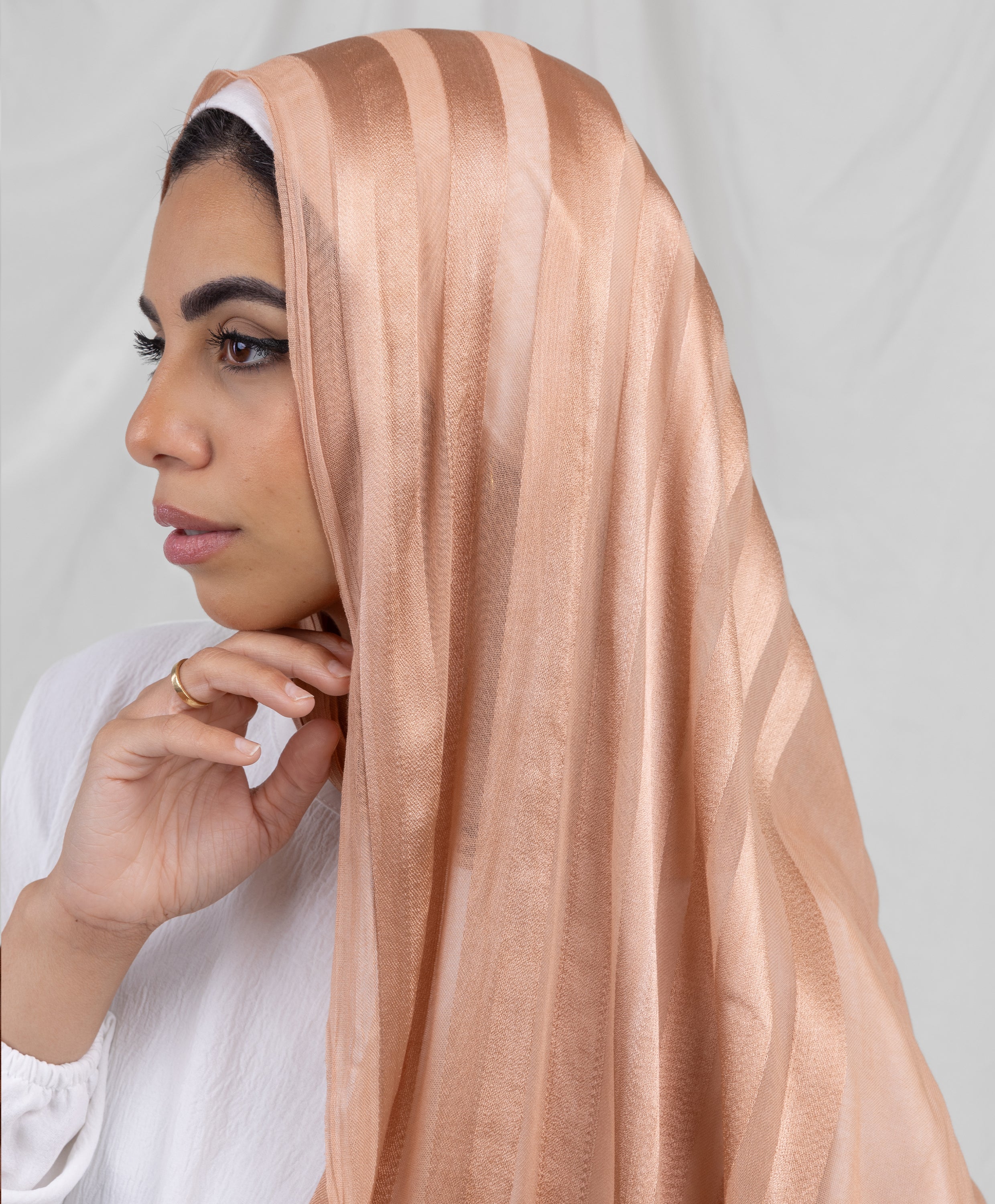 Opulent Linen Scarf - Image 3