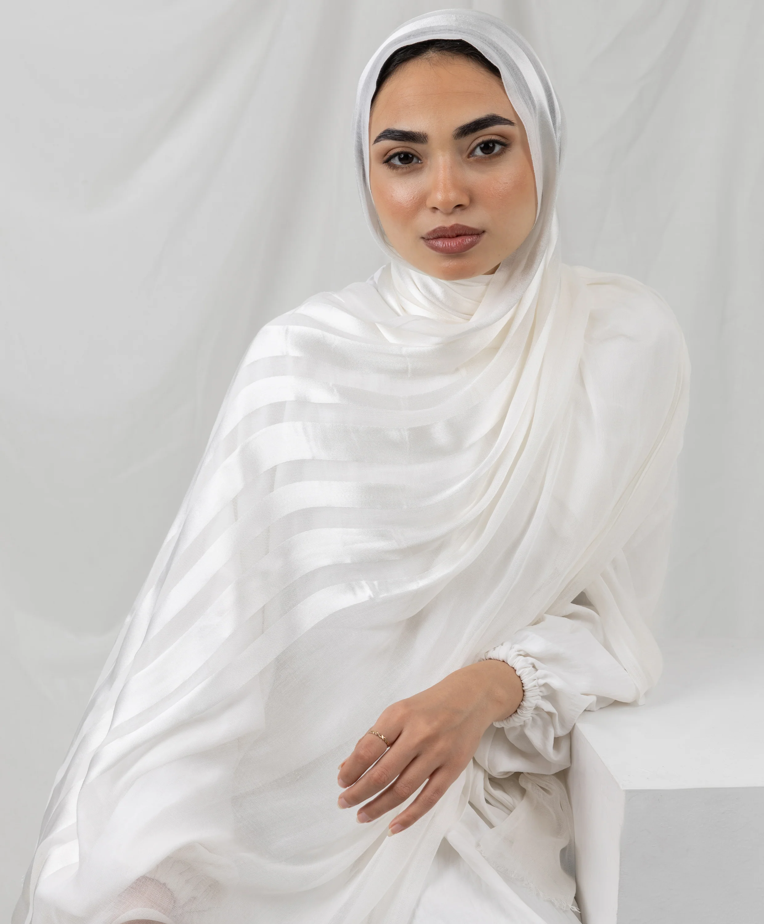 Opulent Linen Scarf - Image 5