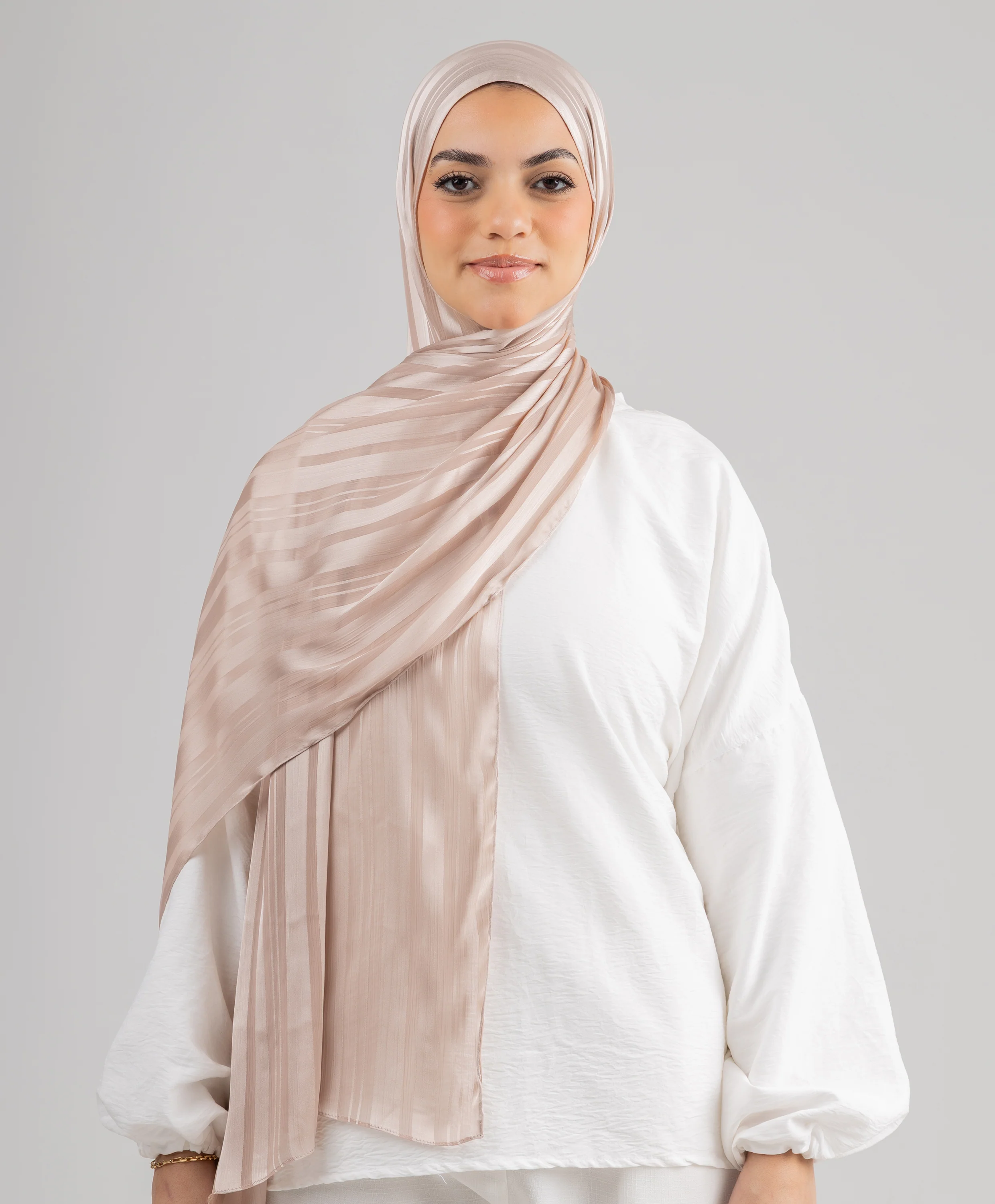 Simplicity Crinkle Satin Scarf - Image 4